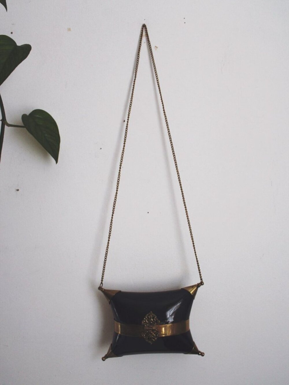 Vintage Black Gold Brass Pillow Purse Cushion Purse Minaudiere Art Deco Chain St - Picture 9 of 9